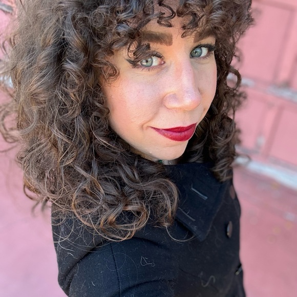 Meet your Posher, Stephanie - Picture 2 of 7